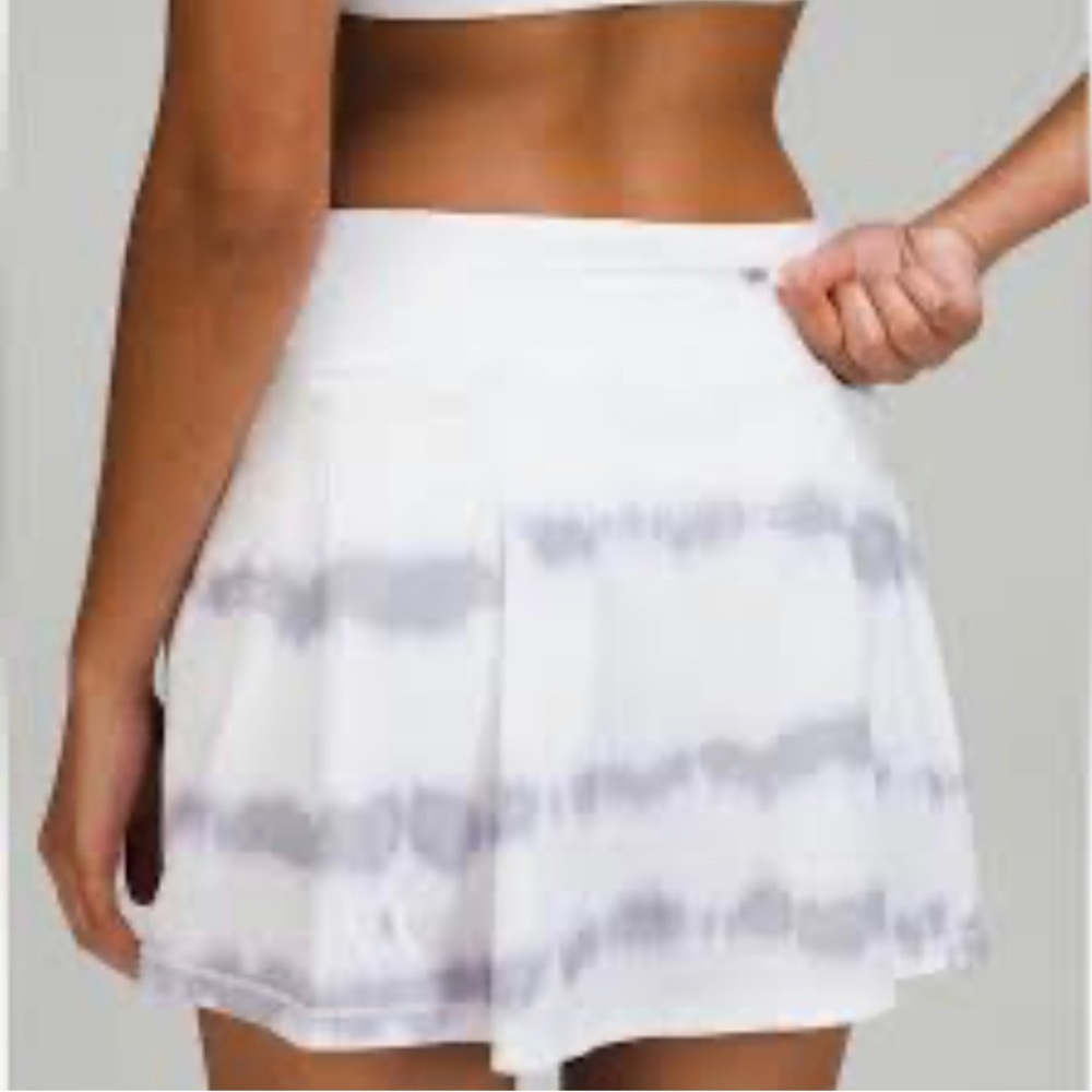 Lululemon Women’s Pace Rival skirt, size 2, white and lavender